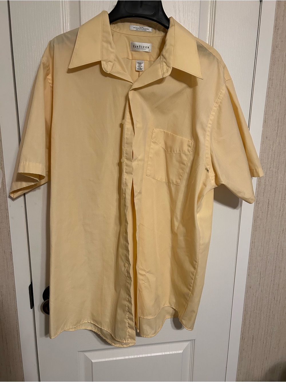 Van Heusen Men's Short-Sleeve Button-Down Shirt in Light Yellow